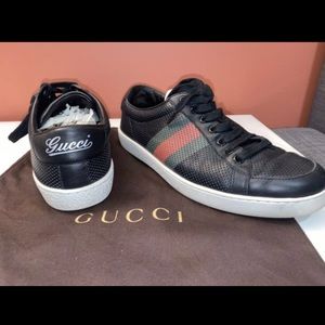 Gucci - Men Leather Sneakers -Size 7.5 Rarely Used